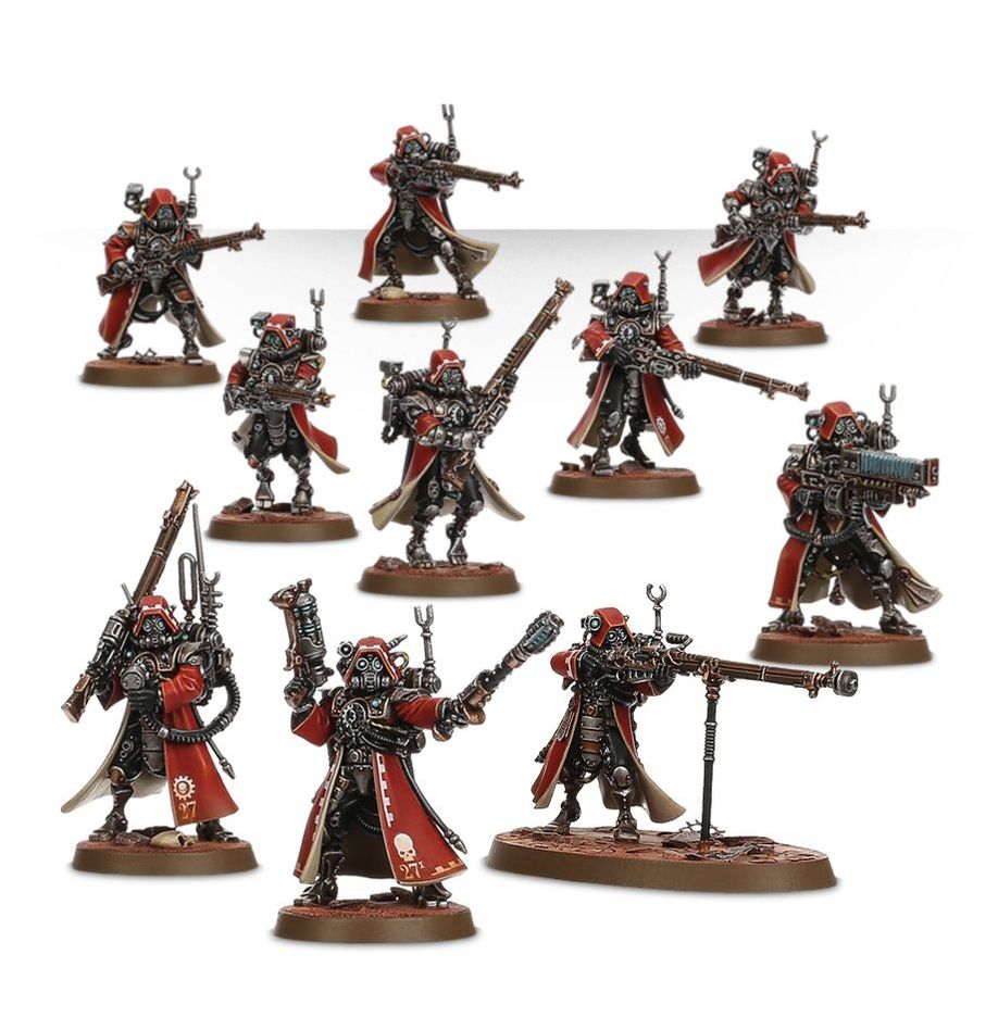 Warhammer 40K Adeptus Mechanicus Skitarii miniatures in industrialized warplate with weapons and red robes.