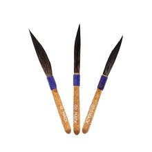 Blue Wrap Dagger 3010 with squirrel hair bristles, blue thread ferrule, ideal for paint touch-up and pin-striping.