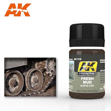 AK Fresh Mud Effects enamel color bottle by AK Interactive for realistic fresh mud texture modeling effects.